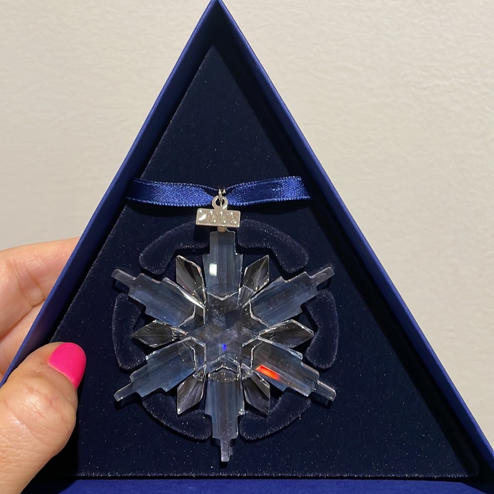 RARE BNIB Never used 2006 Swarovski Christmas Ornament.